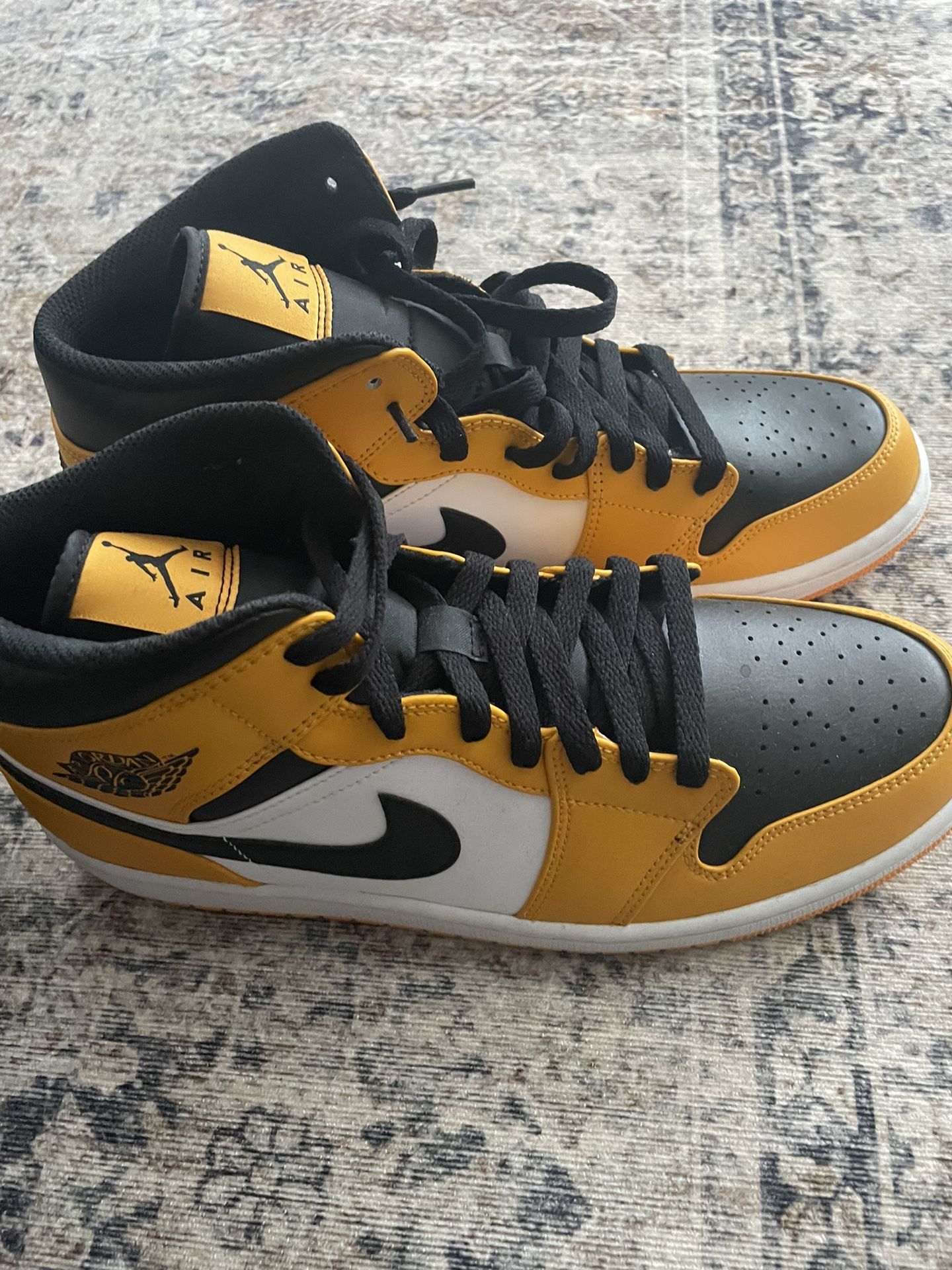 Air Jordan 1 Mid taxi/blanc Size 11