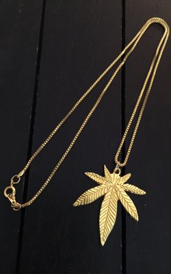 20”/ 18K Gold Plated Box Chain Necklace with Gold Tone Leaf Charm