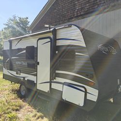 2017 Aspen Trail by Dutchmen 