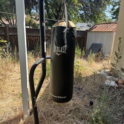 Everlast Heavy Bag With Stand