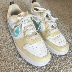 Nikes 6.5y 