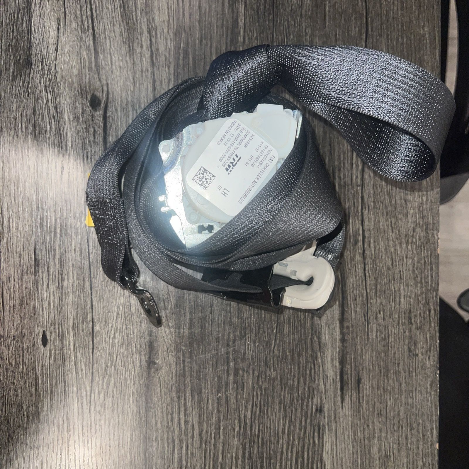 18-20 Dodge Caravan Front Left Side Seat Belt Retractor OEM (contact info removed)3A