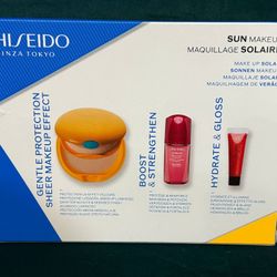 Brand New Shiseido Bronzer / Makeup Gift Set 