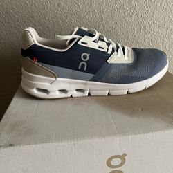 Women On Cloud (Cloudrift) Size 8.