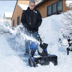 CORDLESS SNOW BLOWER