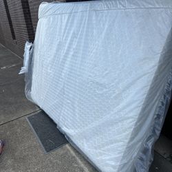 Mattress And Dining Table Set 