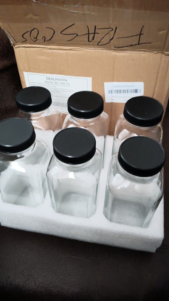 Brand New 6 Pack Glass Juice Bottles With Lids 8oz