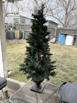 4’ Ft Christmas Tree
