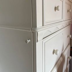 Elegant White Dresser – Spacious Storage with Jewelry Organizer – Like New!  Elegante Cómoda Blanca