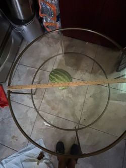 Se vende mesa de dentro