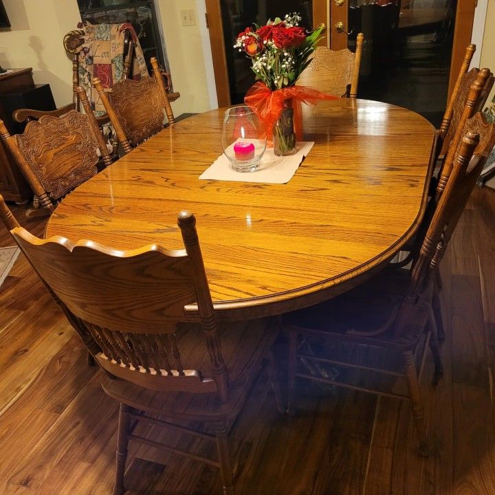 Beautiful Oak Dining Room Set