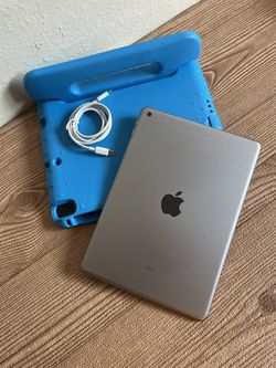 Apple iPad 5th Generation 32GB  with kids protective case & Charger (128gb $170) 