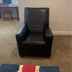 😎📺 Luxury Of Leather Recliner - Like New! Rarely Used 