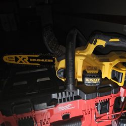 Brand New Dewalt 20v Chainsaw (12 In)