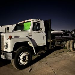 1984 International 24 Foot Flatbed 
