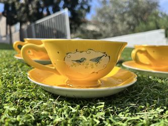 BEAUTIFUL Tea Set Of 4