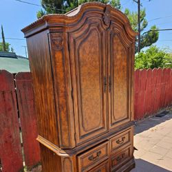 ARMOIRE DRESSER (DREXEL HERITAGE)
