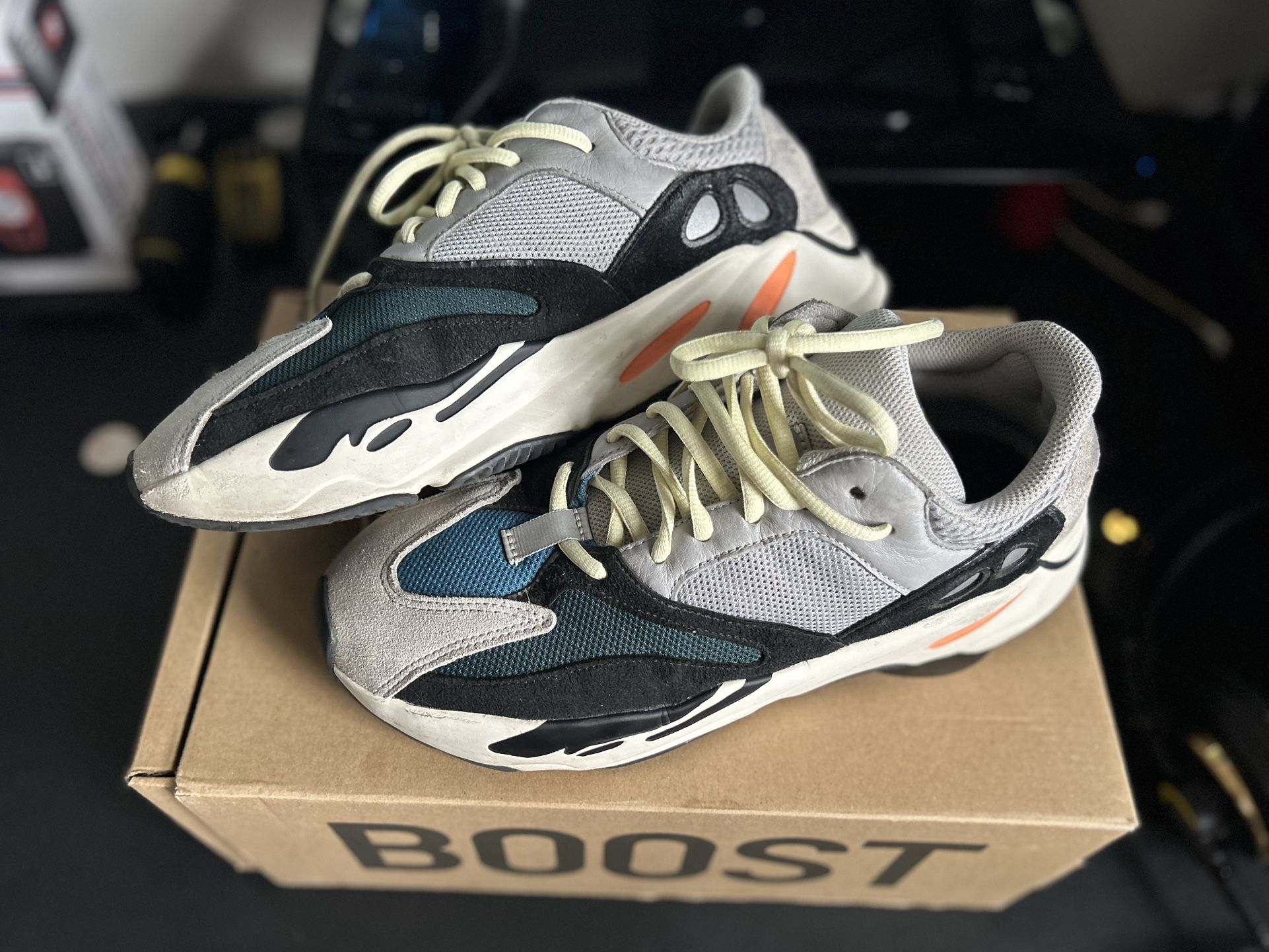 Adidas Yeezy Boost 700