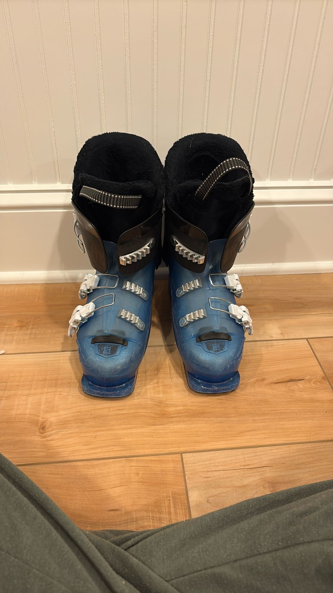 $65 OBO Blue Solomon Kids Ski Boots, Size 23.5, No Major Damage, Good Insulation
