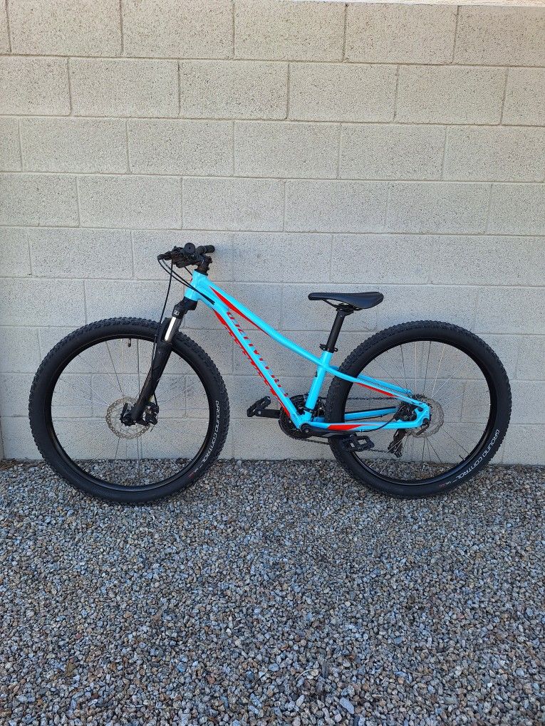 SPECIALIZED PITCH SPORT 27.5 INCH MOUNTAIN BIKE LIKE NEW  ( CHECK MY OTHER BIKES)