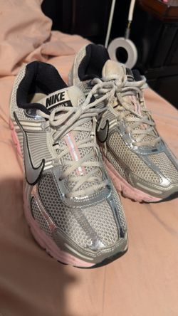 Nike vomeros - size 10 women