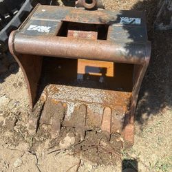 24” Excavator Bucket – HDM30-24 XLS – Mid-Size Case/Kubota/Bobcat
