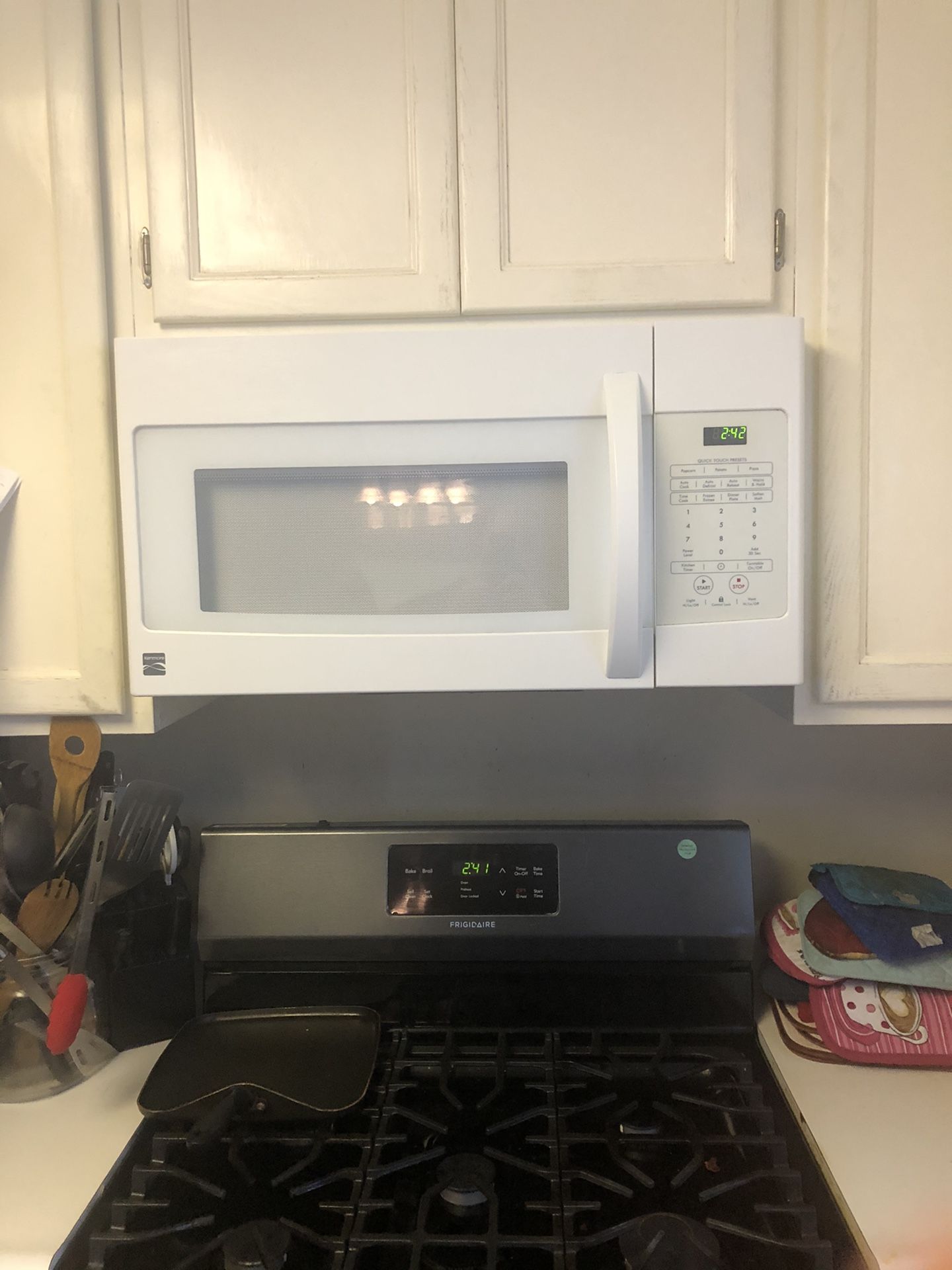 Kenmoore microwave oven. Good condition. Just bought a black stainless one.