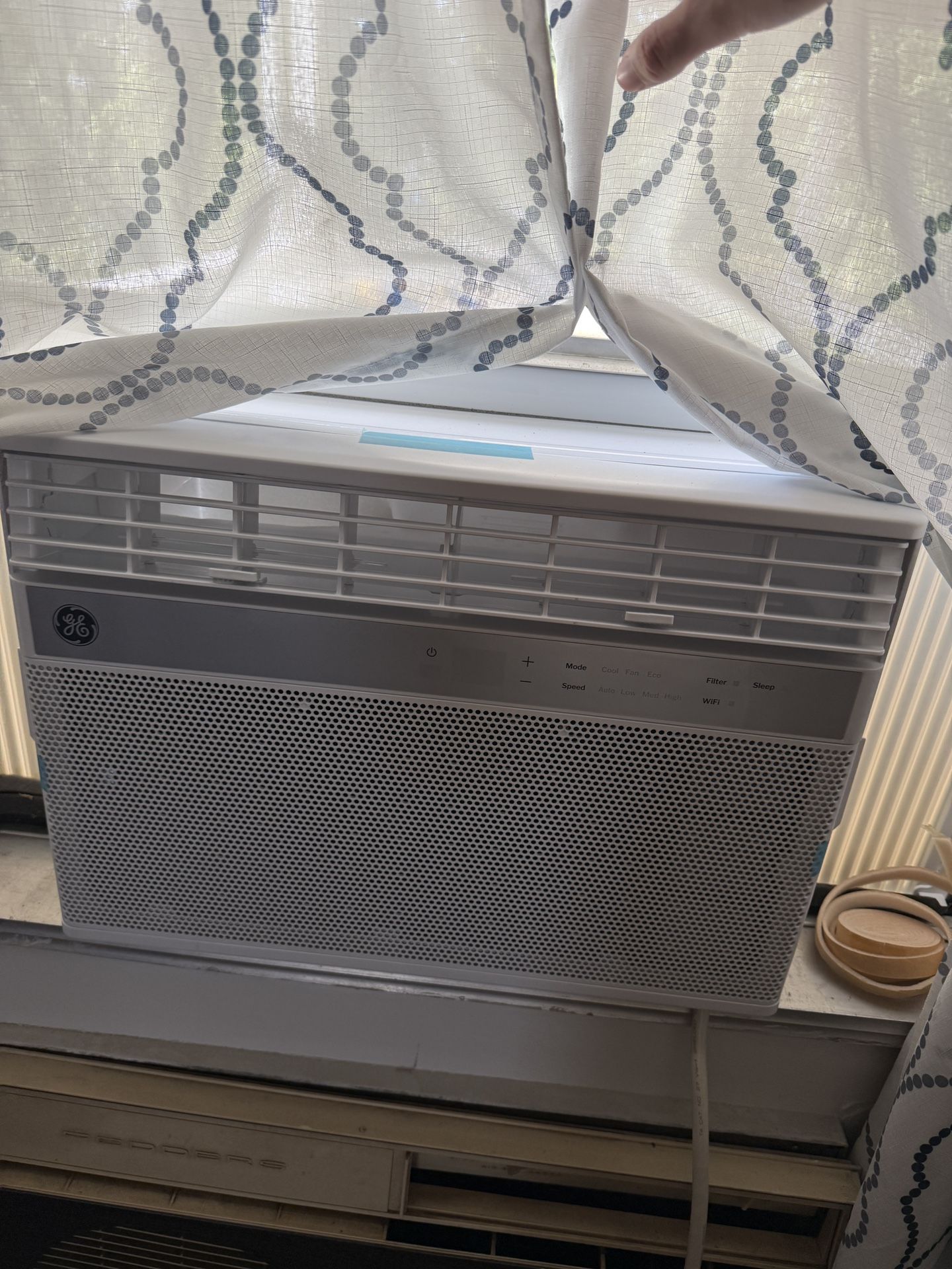 GE - 550 Sq. Ft. 12000 BTU Smart Window Air Conditioner - White