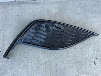 2020-2024 TOYOTA CAMRY RIGHT SIDE FOG LIGHT COVER BEZEL OEM