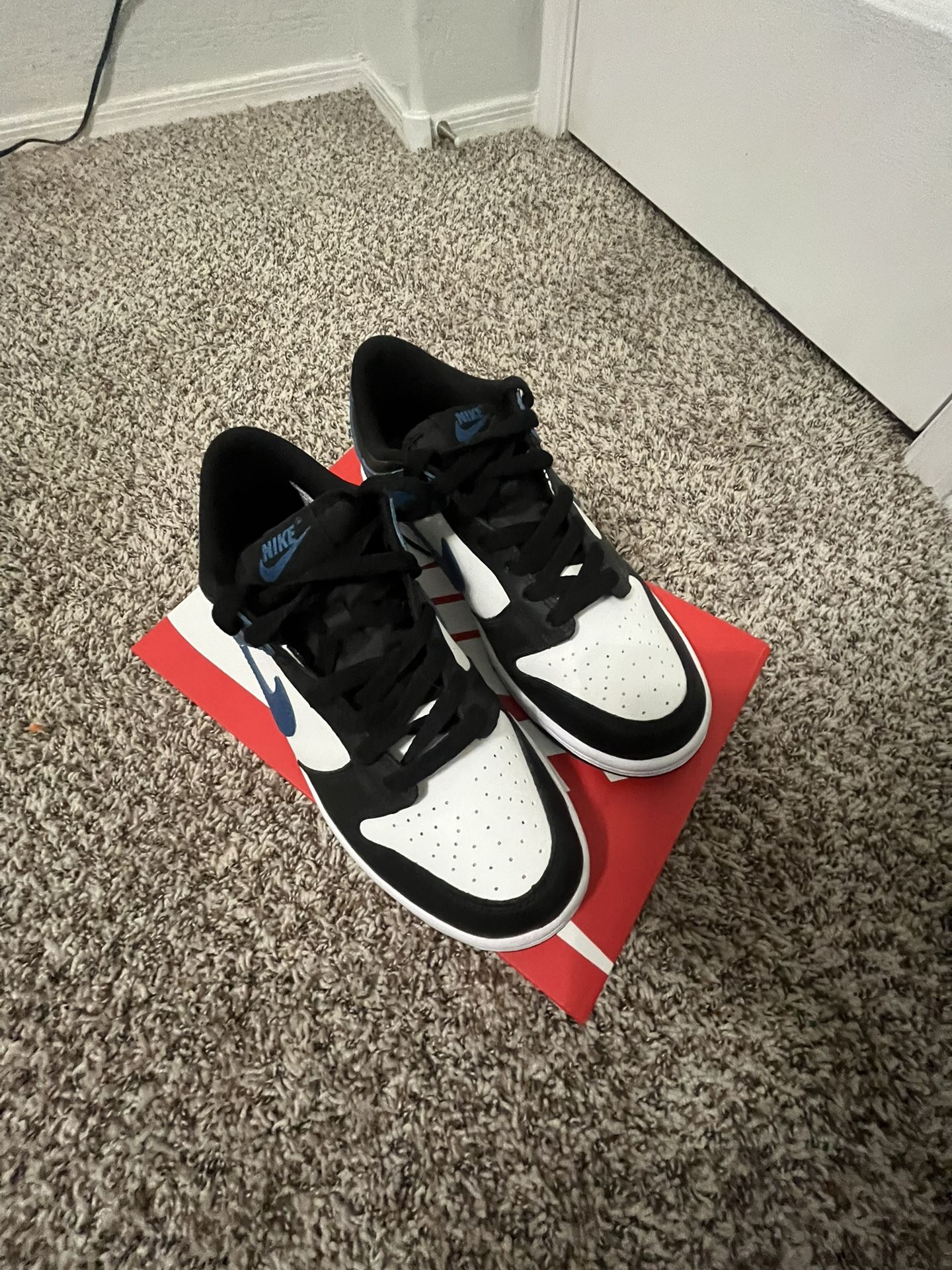 Size: mens 6.5 Color: navy blue