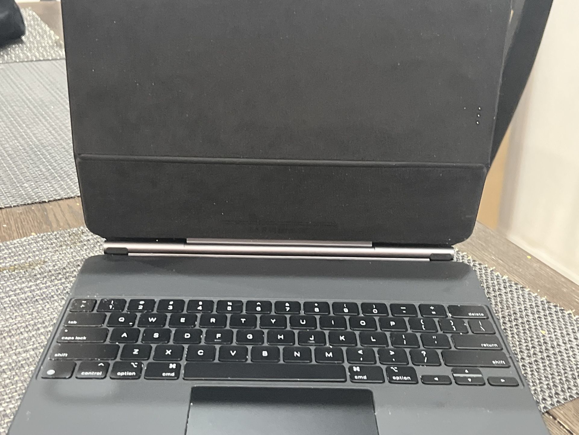 Ipad Pro 12.9 4th Gen With Keyboard