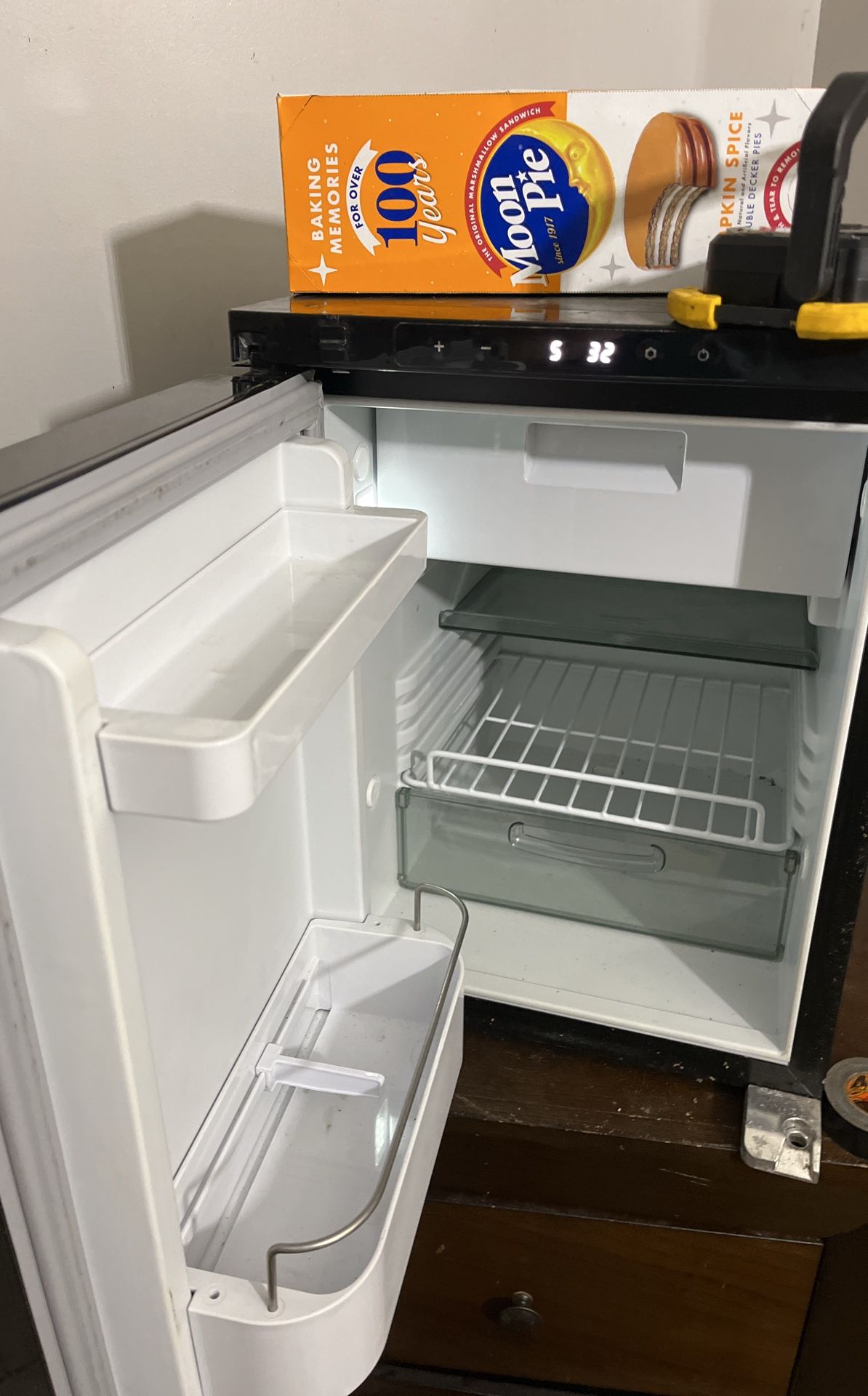 12volt Bodega Mini Fridge With Freezer