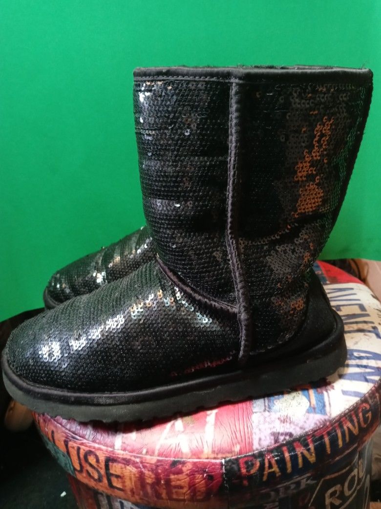 Like New Pair Of UGGS Winter Women's Boots In. Size 8