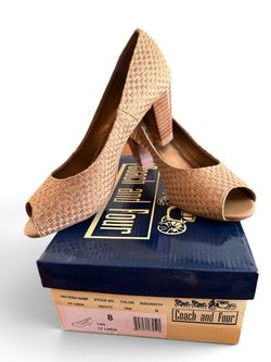 Coach and Four "CF Linda" Peep-Toe Pumps Tan Size 8