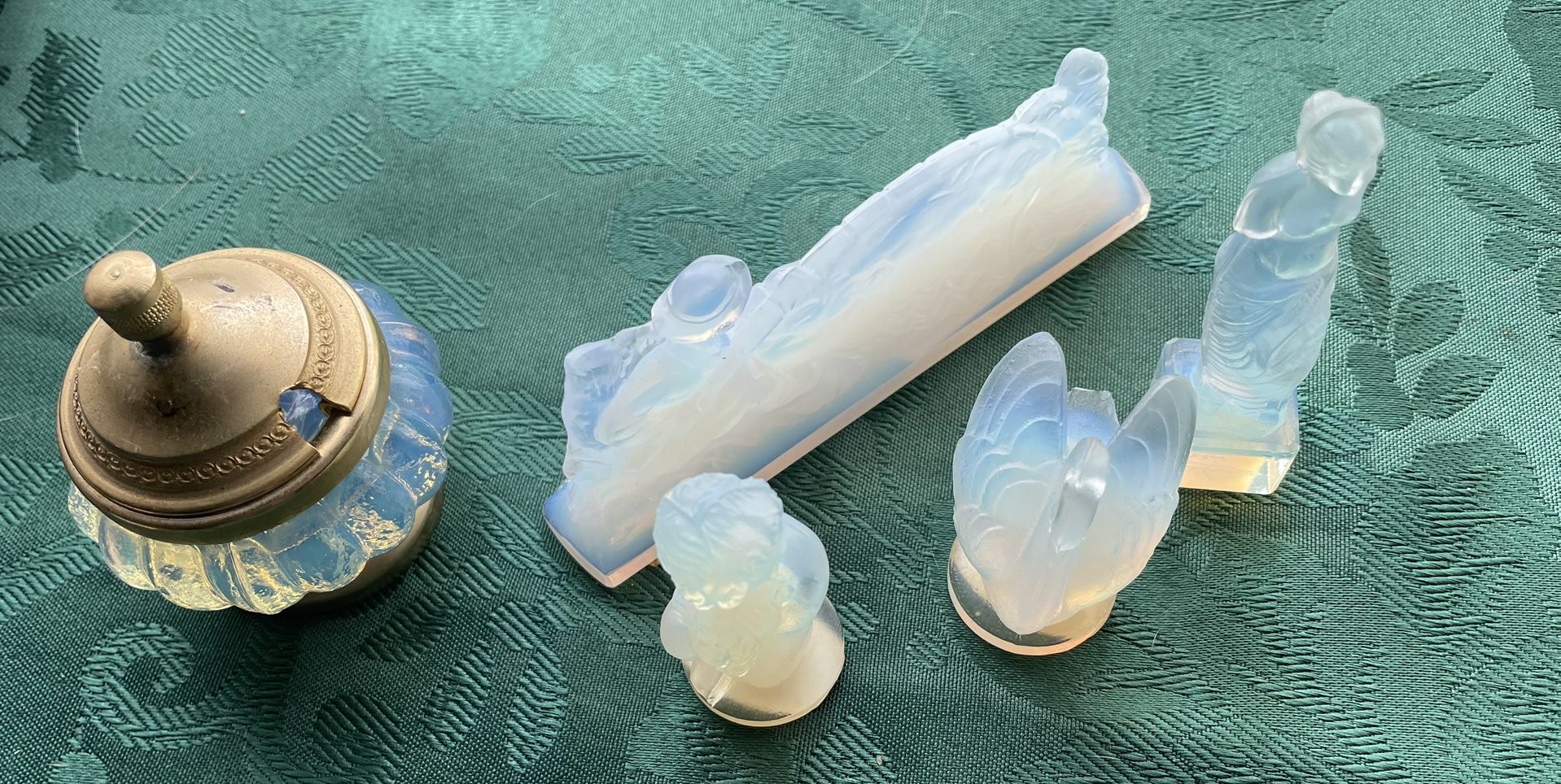 Lot Sabino, France, knife rest, Venus cherub Swan