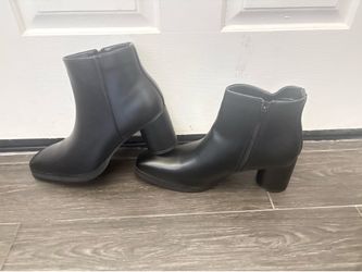 Fashion women's shoes boots  new size 45   $100