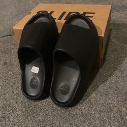 Yeezy slide black 65$