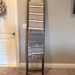 Rustic Blanket Ladder
