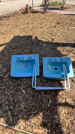 Vintage sinks and tub