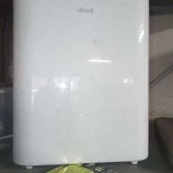 Gently Used Levoit Air Purifier 