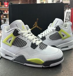 Jordan Retro 4's