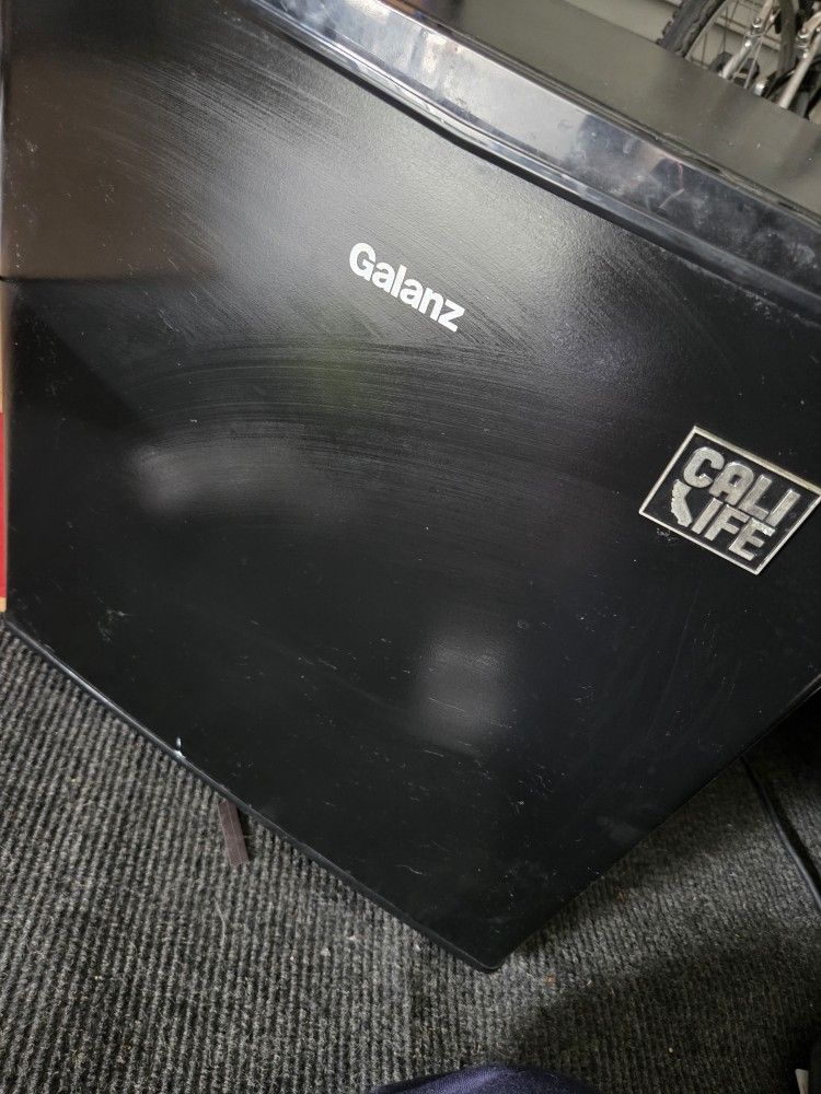 Galanz Mini Fridge (Black)