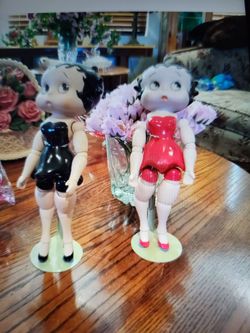Betty boo porcelain dolls set up 21 hundred dollars for both