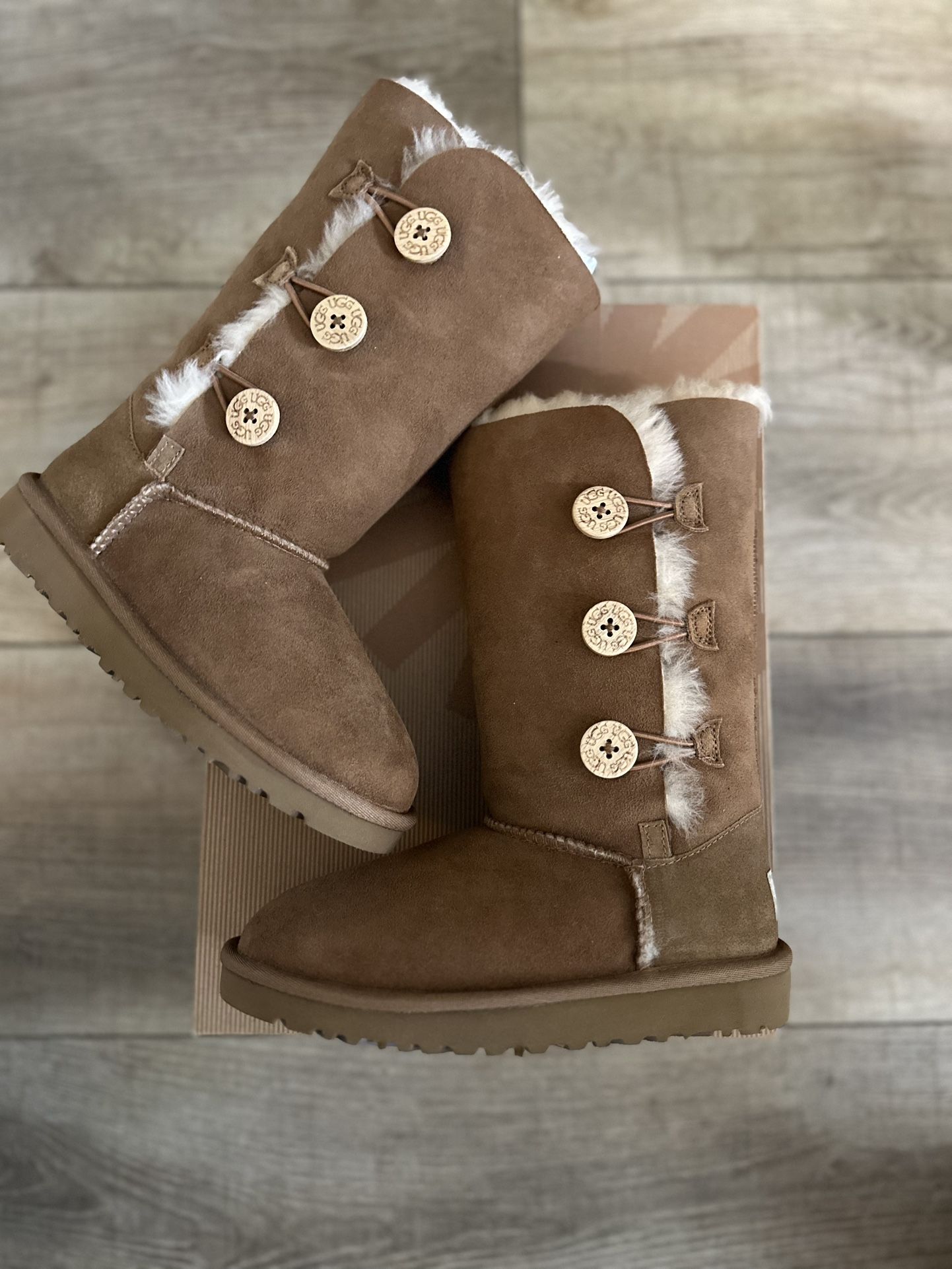 UGG Australia K Bailey Button Triplet Boots (Size 1) Chestnut