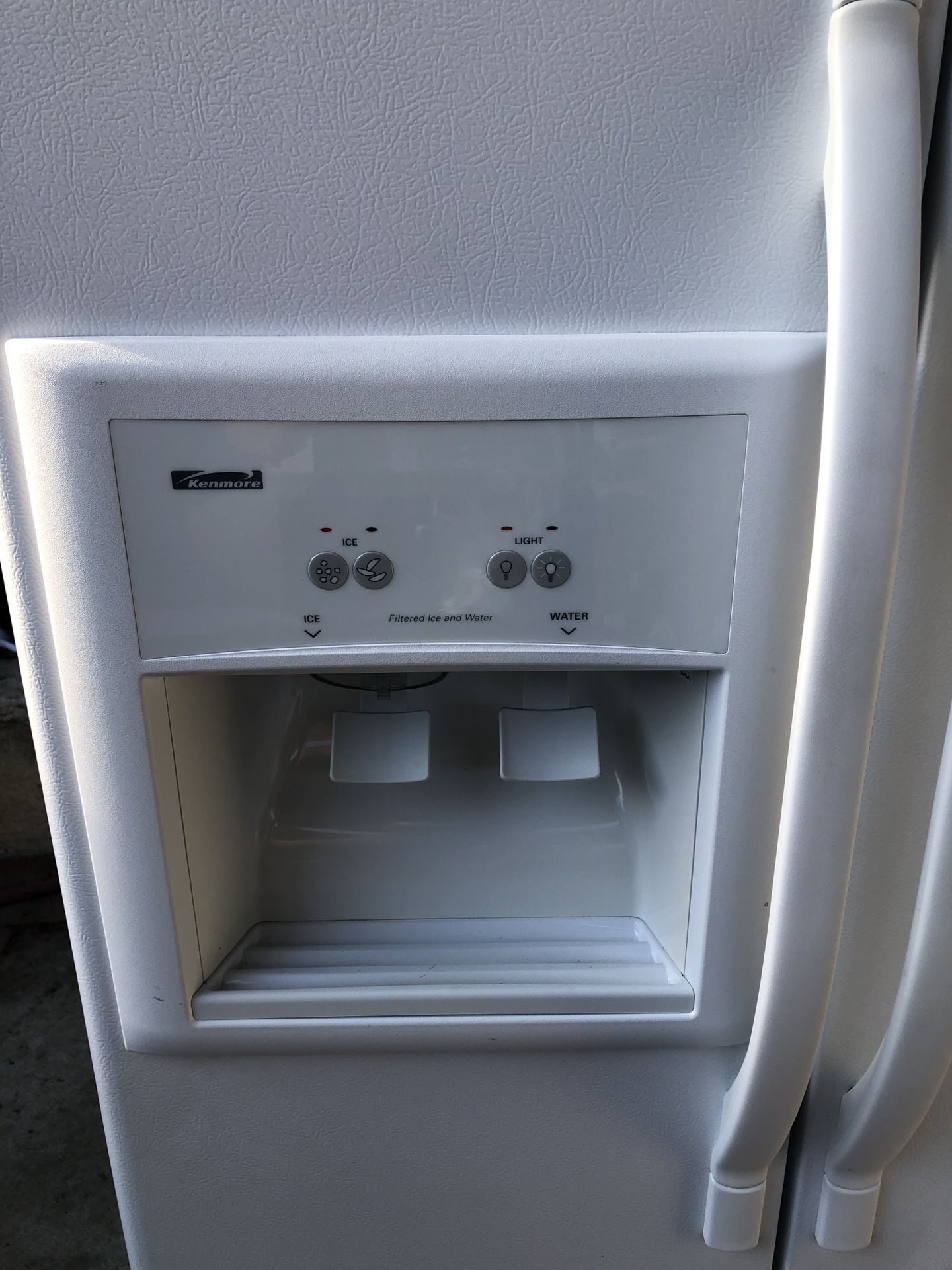 Kenmore Coldspot refrigerator model: 106.56612500 (Dimensions: 36Wx32Dx70H)