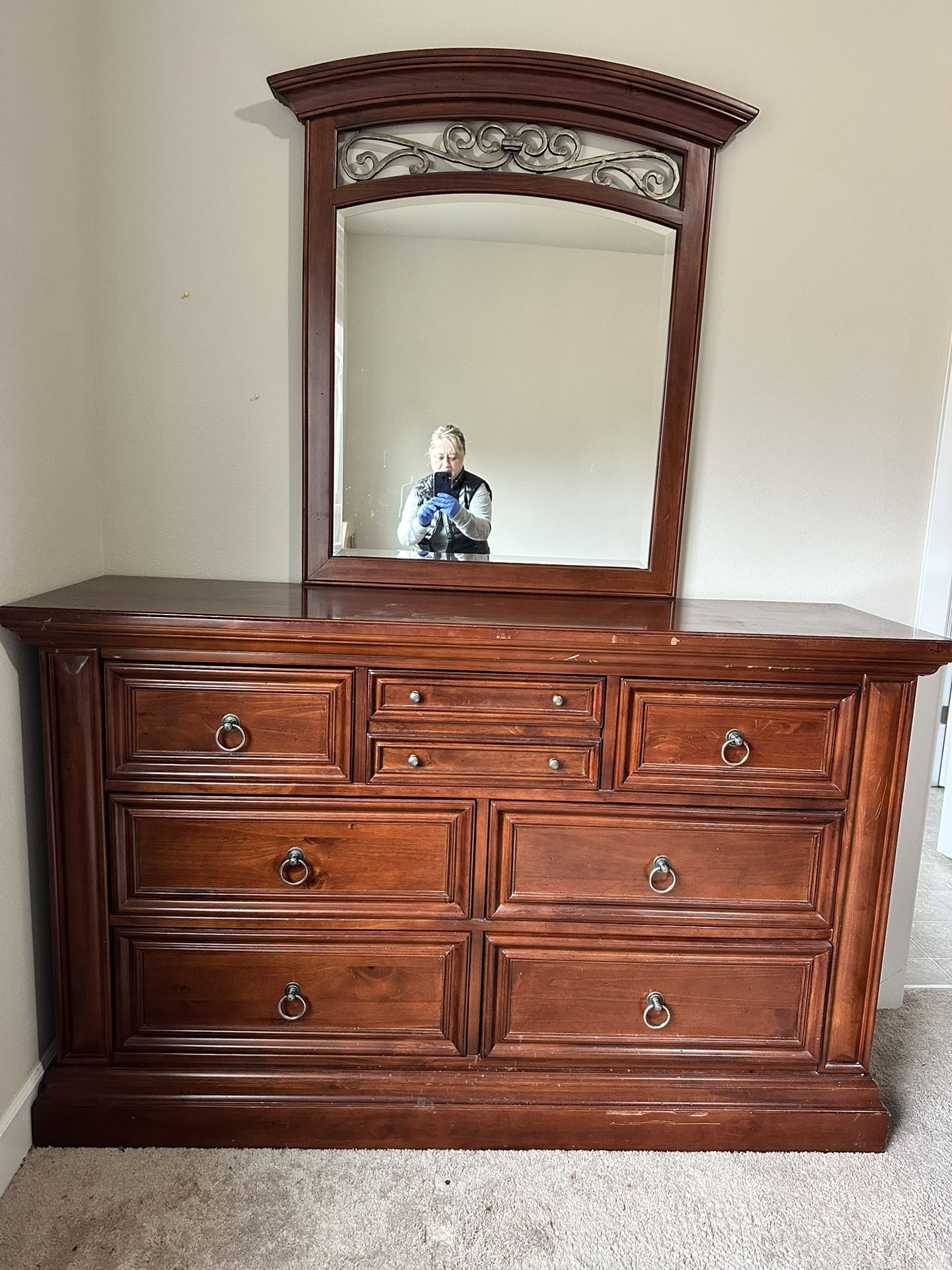 Dresser With Mirror