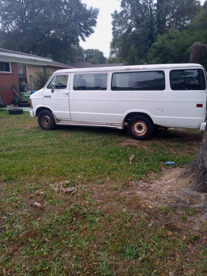 1987 Dodge D350