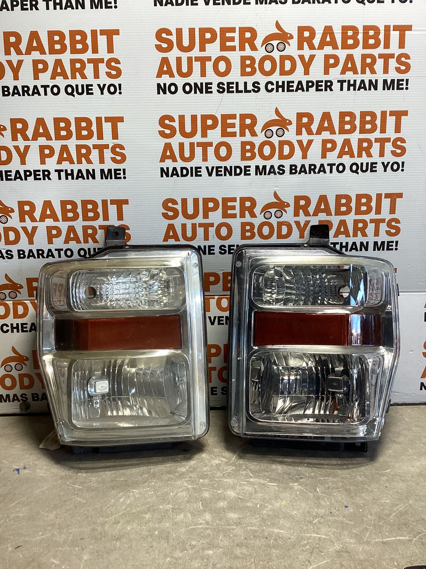 2008 Ford super Duty F250 F350 Headlight Pair Driver Passenger Original OEM 2010