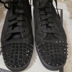 Christian Louboutin "Louis Junior" low-top velour suede
    