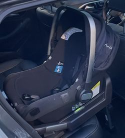 Nuna Car Seat w/ 2 Bases